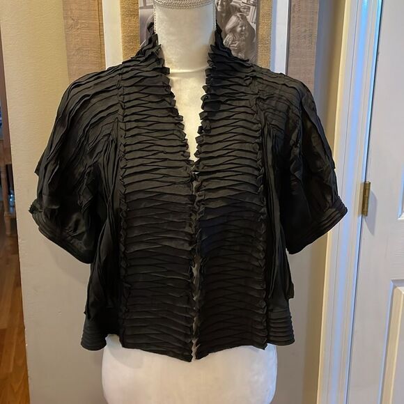 BCBGMAXAZRIA black textured cocktail black jacket, short sleeve - Picture 2 of 9